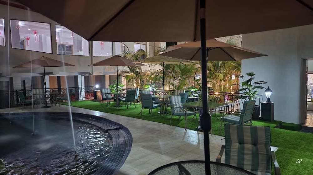 Decale Restaurant Parklands