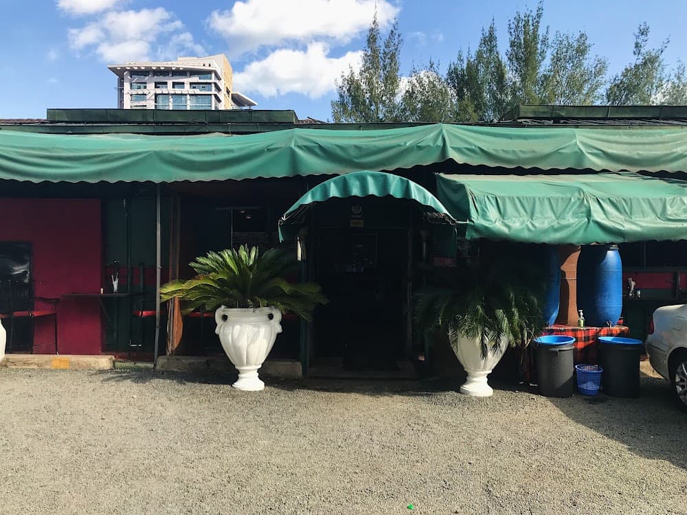 Mama Oliech Restaurant