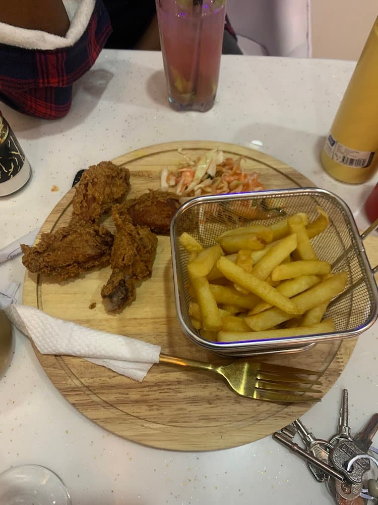 WHIZPERZ CAFE & PIZZA